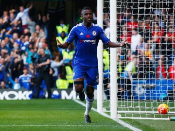 Ramires celebra un gol con el Chelsea