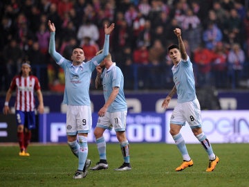 Los jugadores del Celta celebran un gol en el Calderón