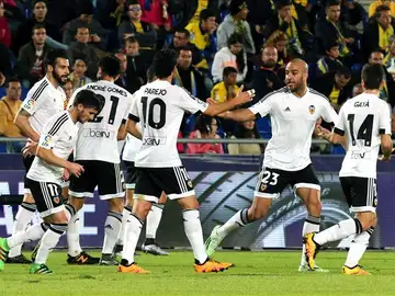 Los jugadores del Valencia celebran el tanto logrado en Gran Canaria Los jugadores del Valencia celebran el tanto logrado en Gran Canaria