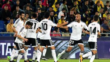 Los jugadores del Valencia celebran el tanto logrado en Gran Canaria