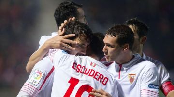 Los jugadores del Sevilla celebran un gol en Anduva