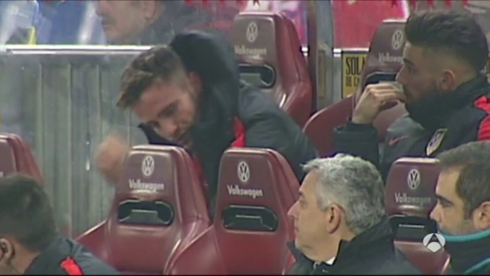 Saúl llora desconsolado tras su fallo en el gol de Guidetti