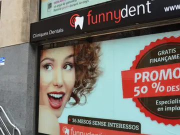 Fachada de una clínica Funnydent Fachada de una clínica Funnydent