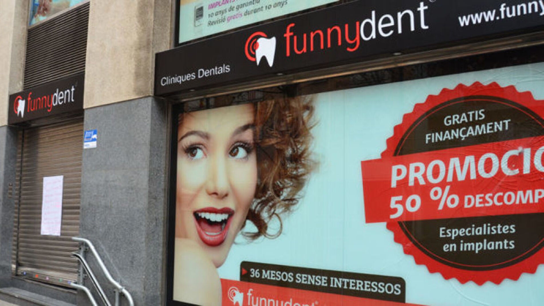 Fachada de una cl&iacute;nica Funnydent
