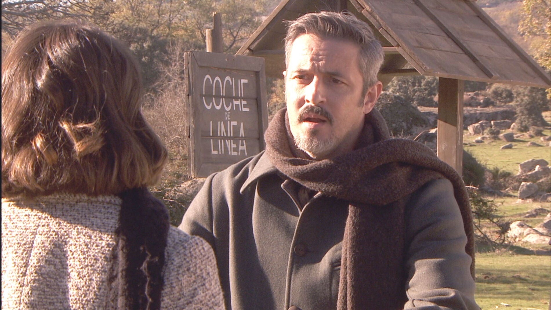 Alfonso trata de evitar que Emilia se marche con C&eacute;sar