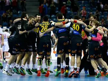 Los jugadores de España celebran el pase a la final en el Europeo de Polonia Los jugadores de España celebran el pase a la final en el Europeo de Polonia