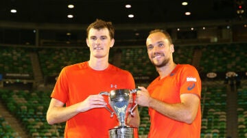 Murray y Soares, con el título de dobles