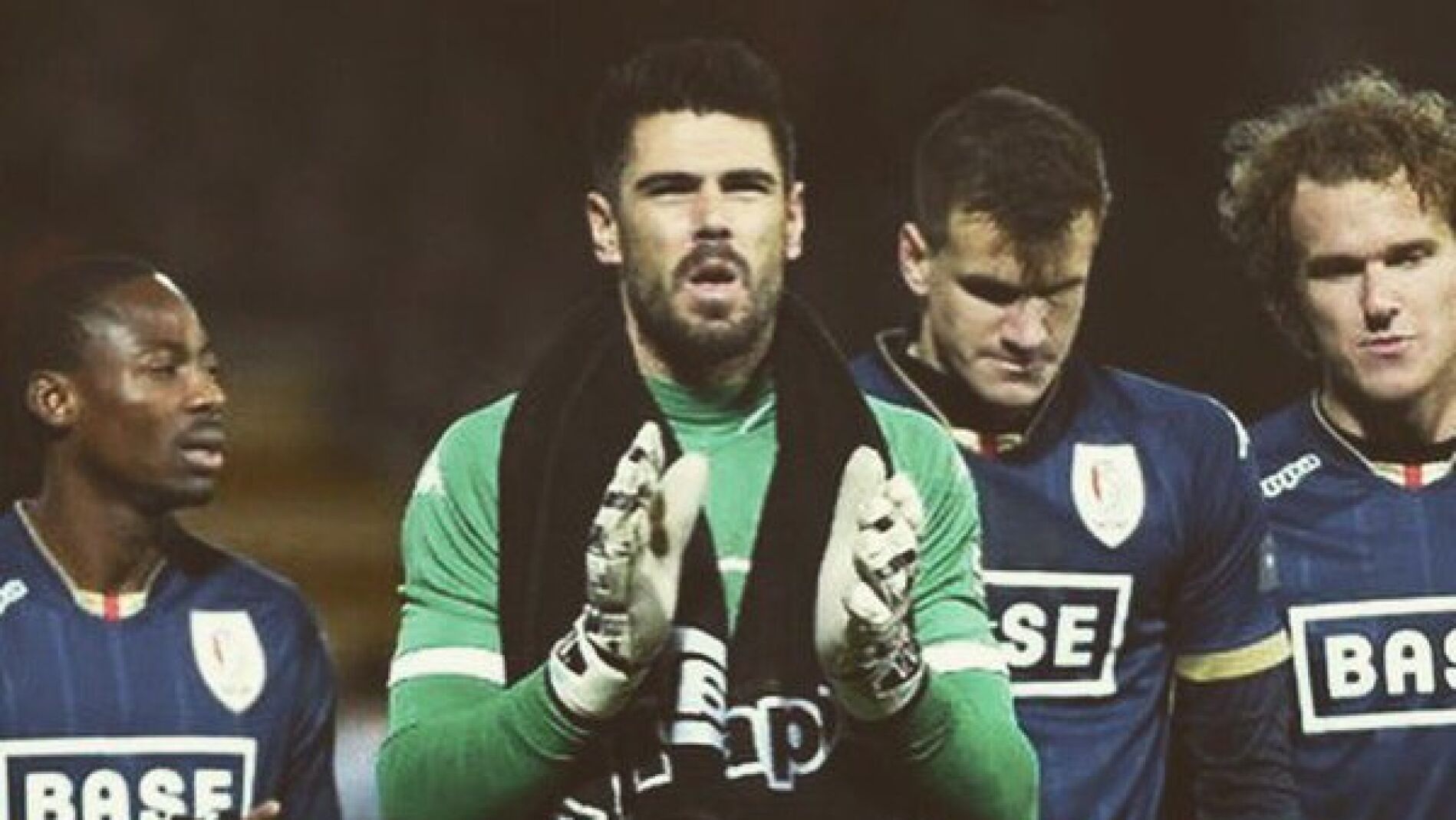 V&iacute;ctor Vald&eacute;s, con sus compa&ntilde;eros del Standard de Lieja