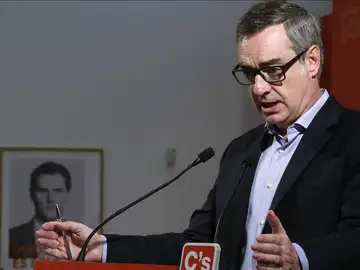Ciudadanos dice que Rajoy "ha tirado la toalla" para formar gobierno Ciudadanos dice que Rajoy "ha tirado la toalla" para formar gobierno