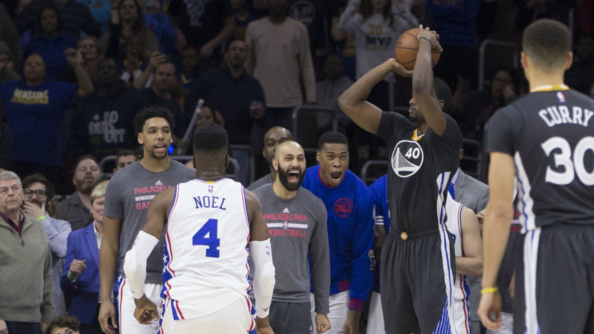 Harrison Barnes tira el triple que dar&iacute;a la victoria a los Warriors ante los Sixers