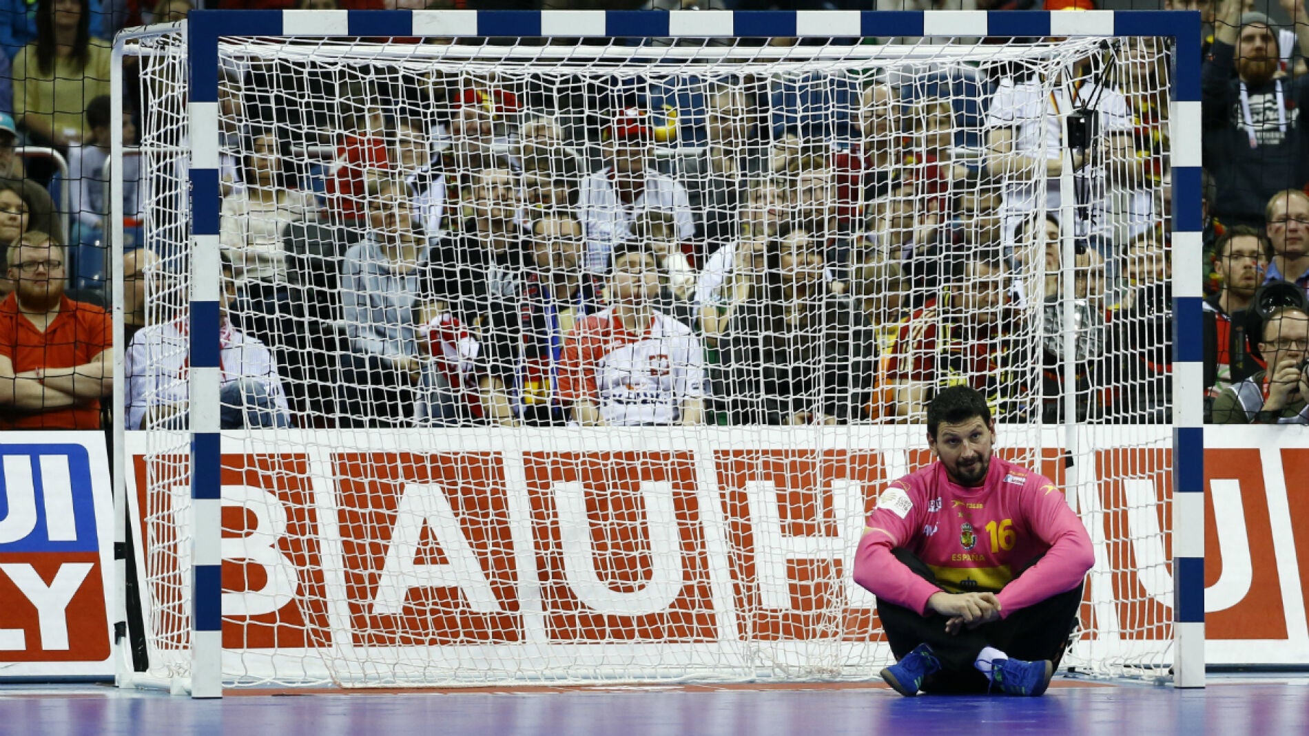 Sterbik, en el suelo