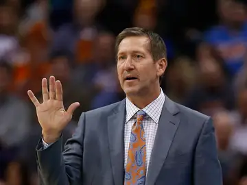 Jeff Hornacek en un partido con los Phoenix Suns Jeff Hornacek en un partido con los Phoenix Suns