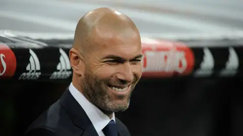 Zidane sonríe en el Bernabéu Zidane sonríe en el Bernabéu