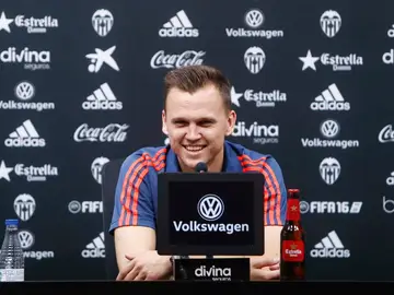 Denis Cheryshev atiende a los medios en Valencia Denis Cheryshev atiende a los medios en Valencia