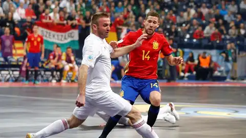 España ganó con rotundidad su primer partido del Europeo ante Hungría España ganó con rotundidad su primer partido del Europeo ante Hungría