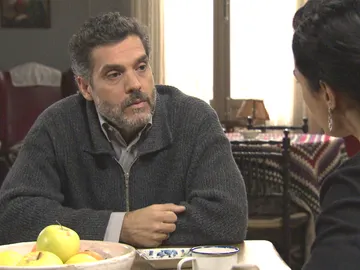 Eladio le confiesa a Pepa sus negocios con Gervasio Eladio le confiesa a Pepa sus negocios con Gervasio
