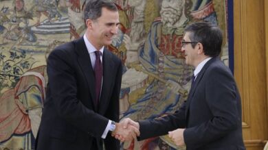 El Rey recibe a Patxi López en Zarzuela para comunicarle la decisión adoptada