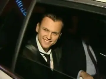 Cheryshev, sonriente tras salir de las oficinas del Valencia con su nuevo contrato Cheryshev, sonriente tras salir de las oficinas del Valencia con su nuevo contrato