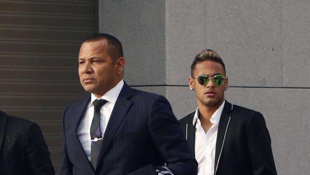 Neymar y su padre, a su llegada a la Audiencia Nacional