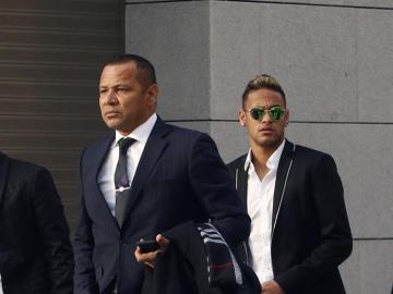 Neymar y su padre, a su llegada a la Audiencia Nacional