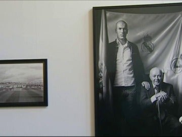 Frame 57.725489 de: Inauguran en Madrid una exposición fotográfica sobre Zidane