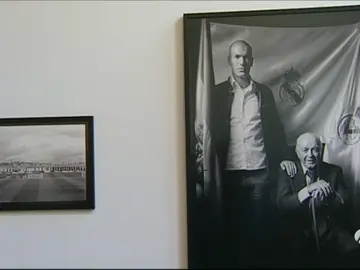 Frame 57.725489 de: Inauguran en Madrid una exposición fotográfica sobre Zidane Frame 57.725489 de: Inauguran en Madrid una exposición fotográfica sobre Zidane