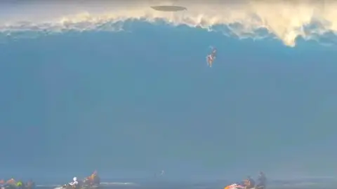 Caída de un surfista en Hawái Caída de un surfista en Hawái