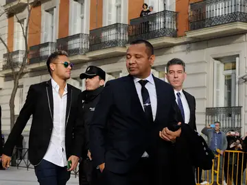Neymar y su padre, camino de la Audiencia Nacional Neymar y su padre, camino de la Audiencia Nacional