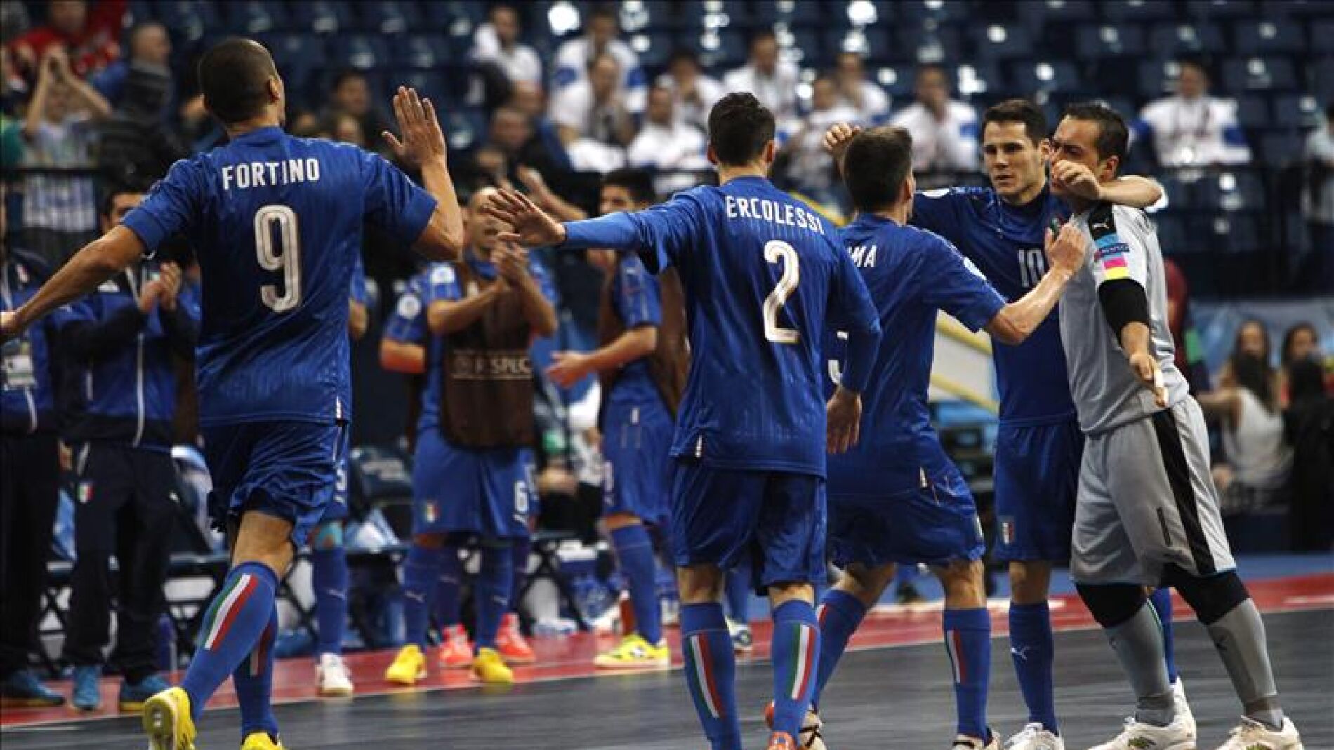 Los jugadores italianos celebran un gol en el Europeo