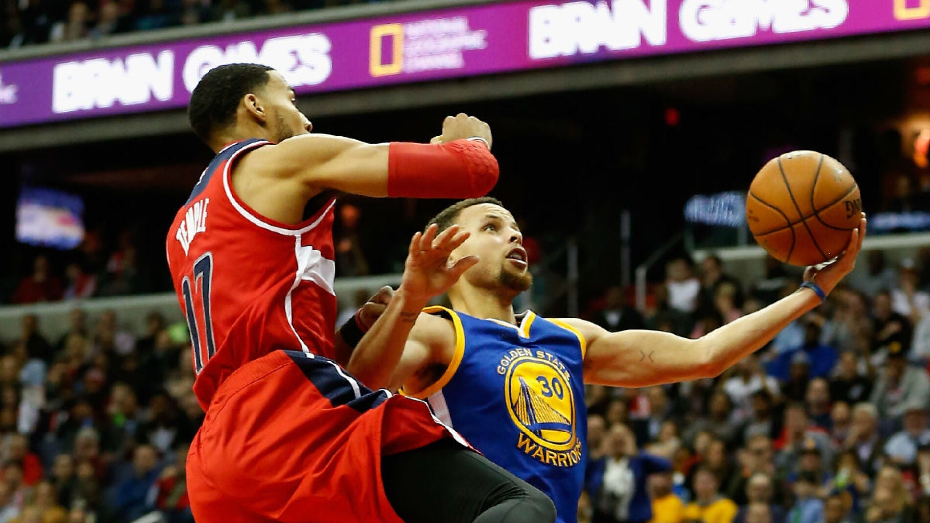 Stephen Curry, en acci&oacute;n ante los Wizards