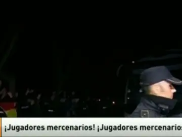 La afición del Valencia carga contras sus jugadores La afición del Valencia carga contras sus jugadores