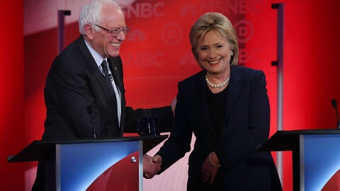 Los precandidatos dem&oacute;cratas Hillary Clinton y Bernie Sanders