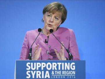 La canciller alemana, Angela Merkel, interviene durante la conferencia de donantes de Siria