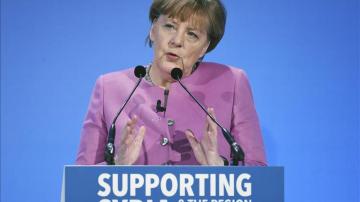 La  canciller alemana, Angela Merkel, interviene durante la conferencia de donantes de Siria