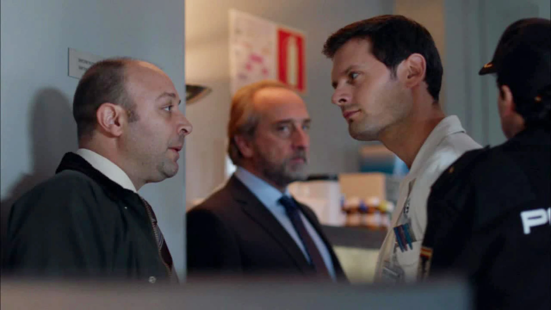 Vidal detiene a Alain tras encontrar una prueba que le relaciona con el asesinato de Enrique