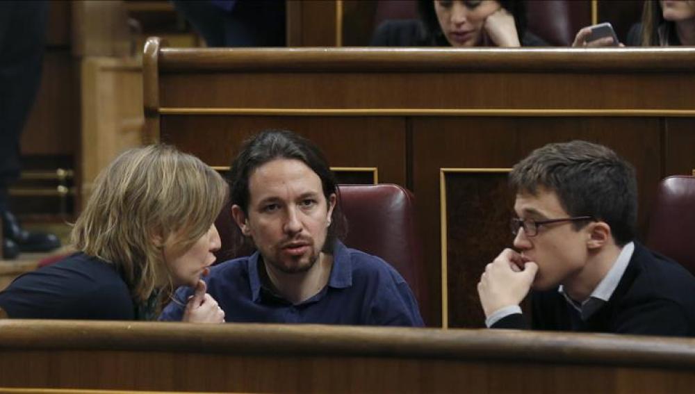 Tania Sánchez, Pablo Iglesias e Íñigo Errejón en el Congreso