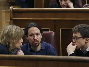 Tania Sánchez, Pablo Iglesias e Íñigo Errejón en el Congreso Tania Sánchez, Pablo Iglesias e Íñigo Errejón en el Congreso