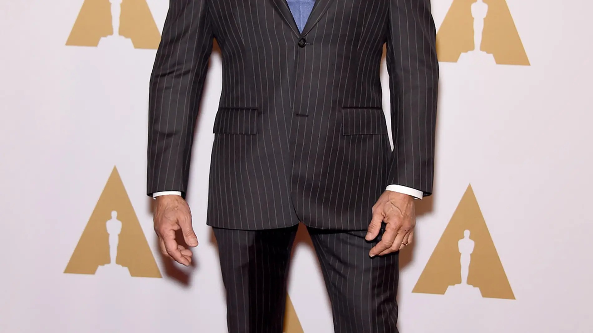 Sylvester Stallone, con traje gris a rayas