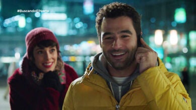 Álex y Carol pierden su mochila nada más llegar a Berlín