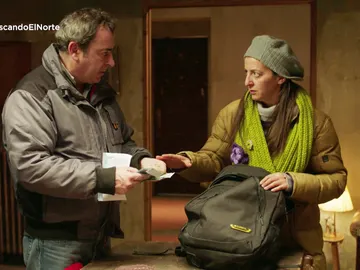 Chus se confunde de maleta y encuentra los 1.200 euros de Alex y Carol Chus se confunde de maleta y encuentra los 1.200 euros de Alex y Carol