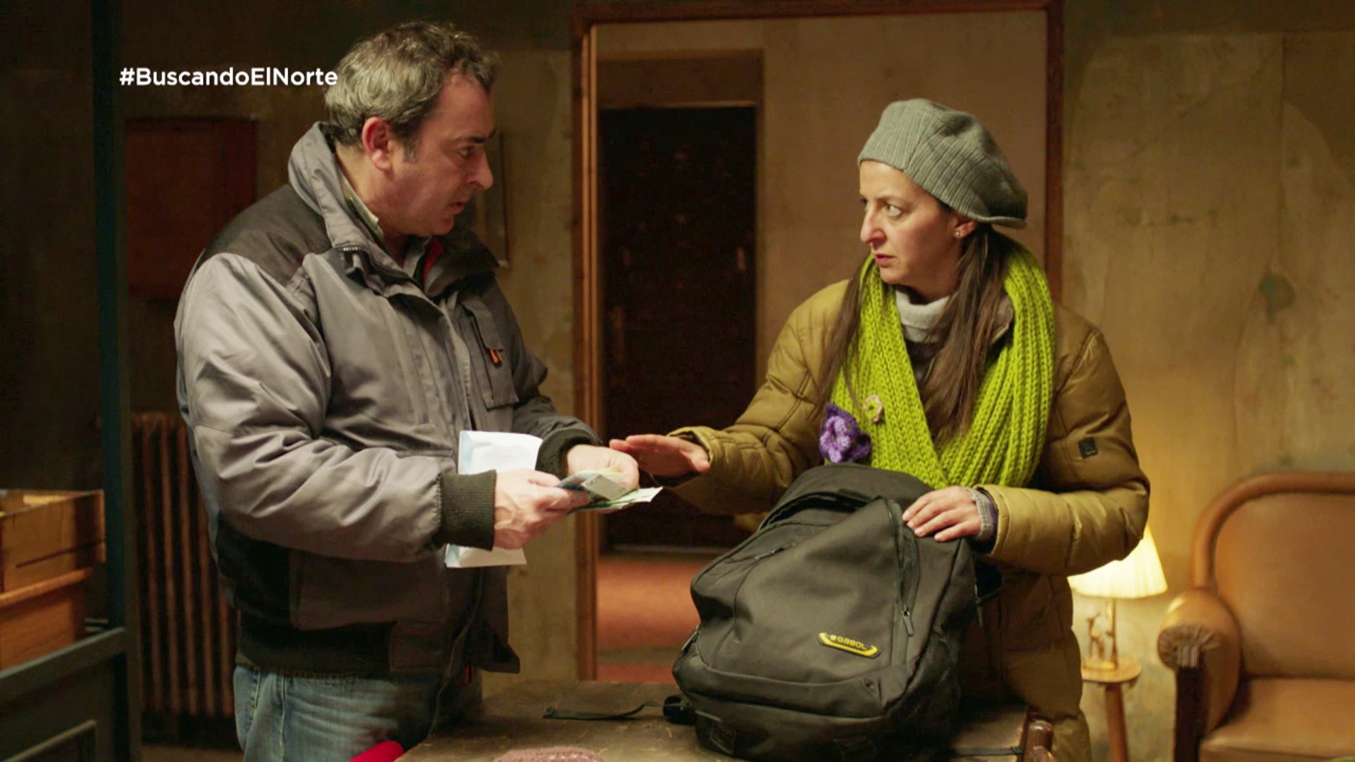 Chus se confunde de maleta y encuentra los 1.200 euros de Alex y Carol