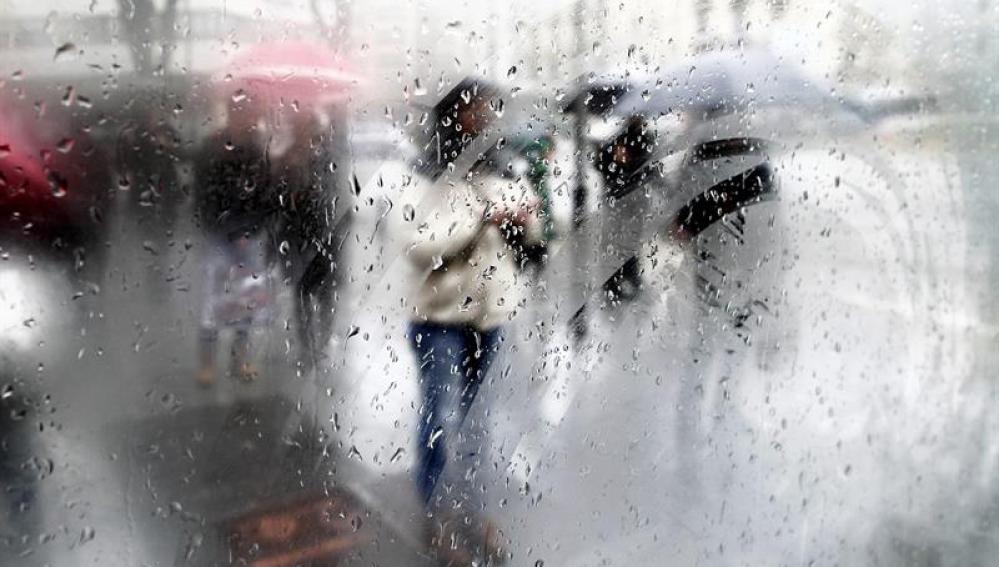 Bajas temperaturas y lluvias persistentes