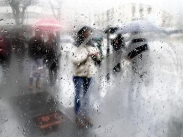 Bajas temperaturas y lluvias persistentes