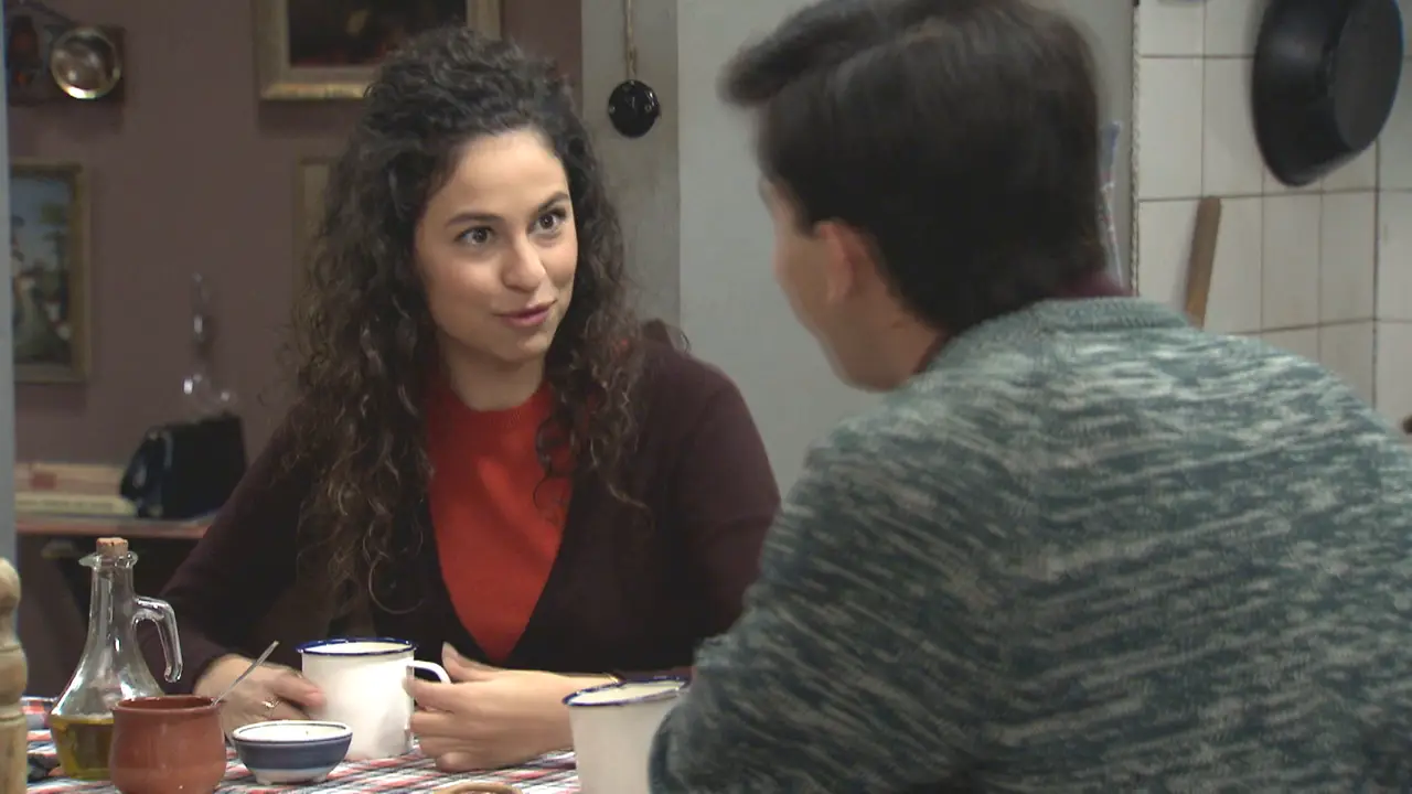 Carmen es expulsada de la Universidad Complutense