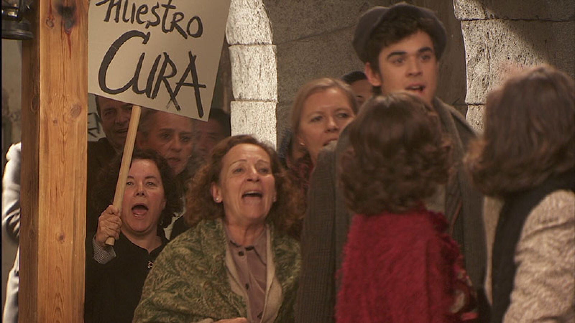 Los vecinos le piden al obispo que no se lleve a Don Anselmo