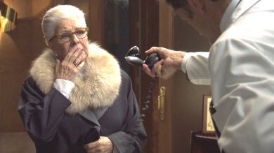 Amar C788 - Emilia le pide a Eugenio que recapacide sobre su experimento