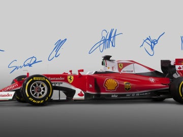 El SF16-H con las firmas de miembros de Ferrari