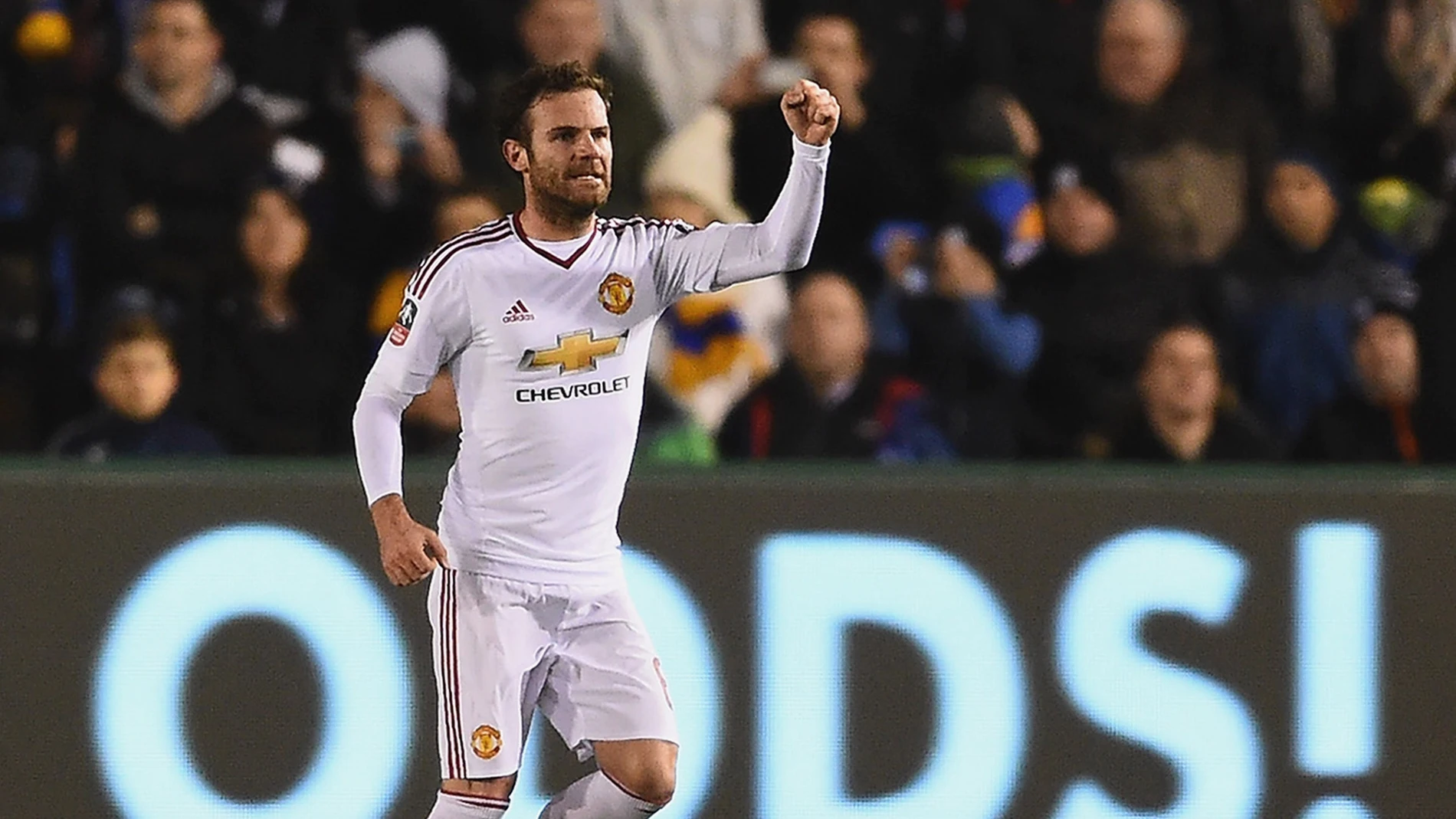 Juan Mata celebra su propio gol con el Manchester United Juan Mata celebra su propio gol con el Manchester United