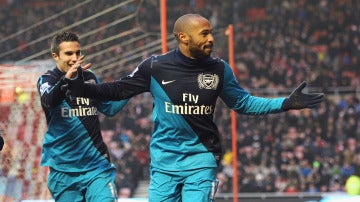 Henry celebrando un gol con el Arsenal