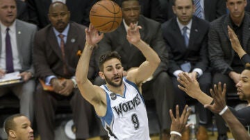 Ricky Rubio, en acción ante los Celtics